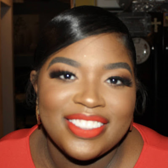 Meet your Posher, Sierra - Picture 1 of 1